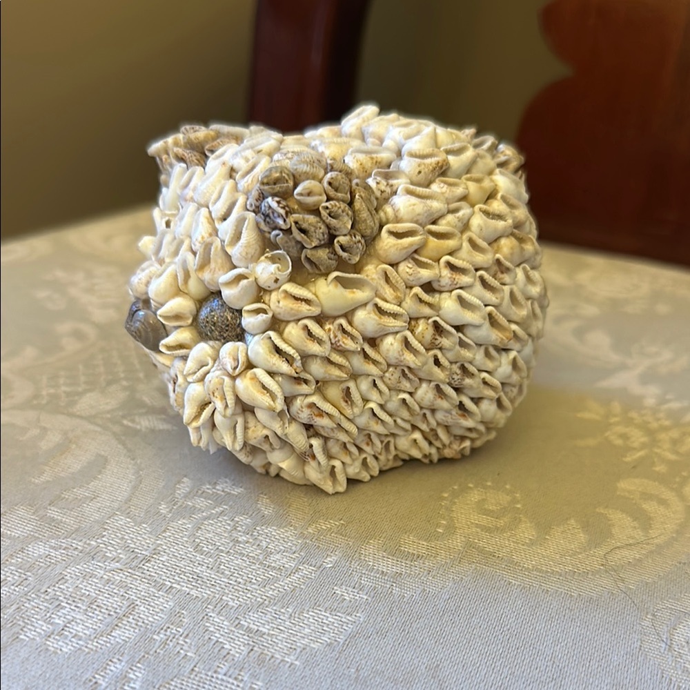 Vintage seashell pig piggy bank, very kitschy and cute